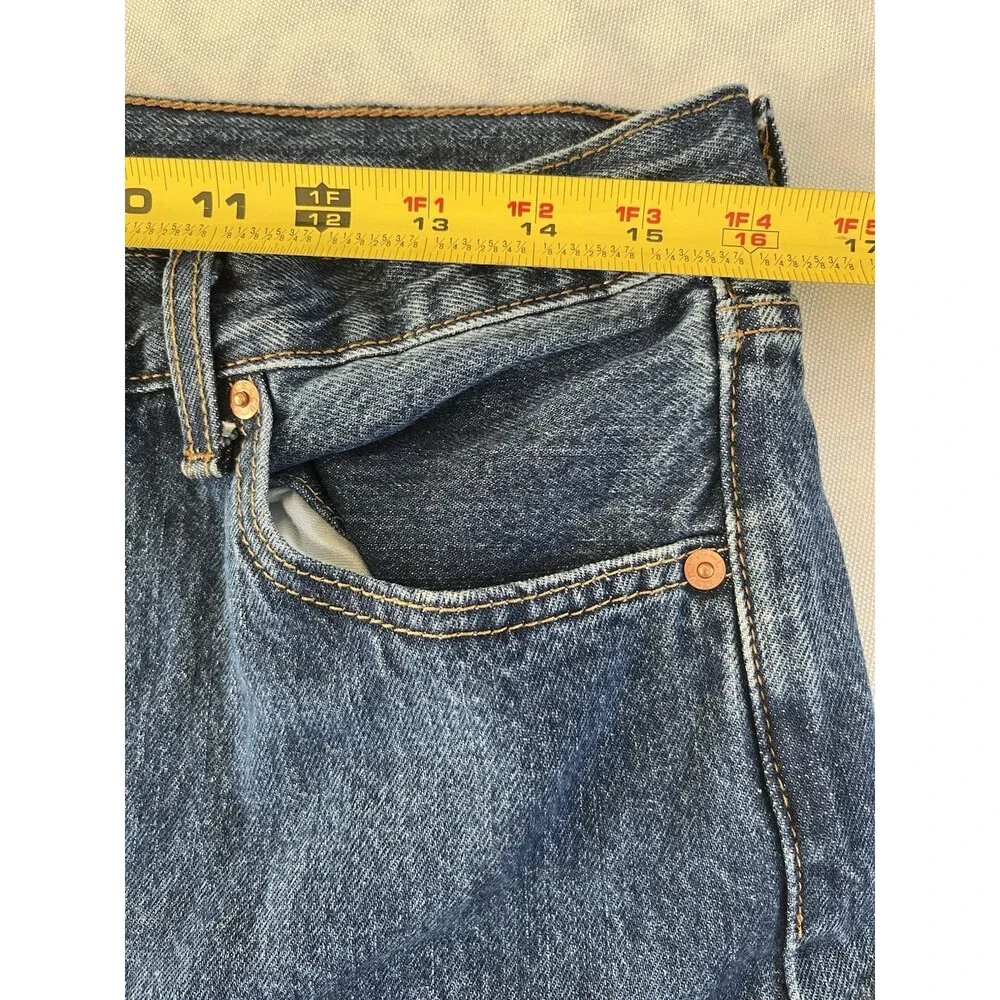 Levis 501 Men’s Original Fit Jeans Straight Leg Button Fly 33x30 Blue Timeless